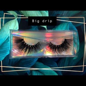 This lash is in style “ BIG DRIP”